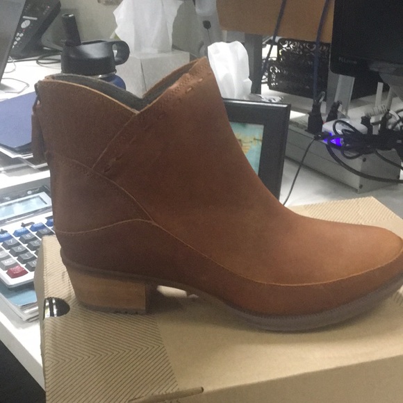 chaco cataluna tall boot